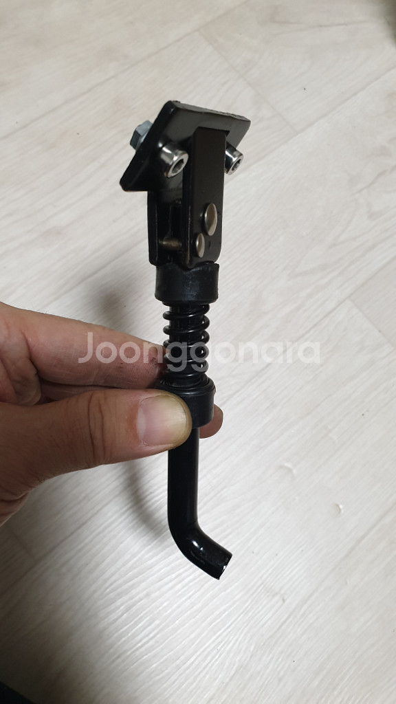 전동킥보드 킥스탠드--1