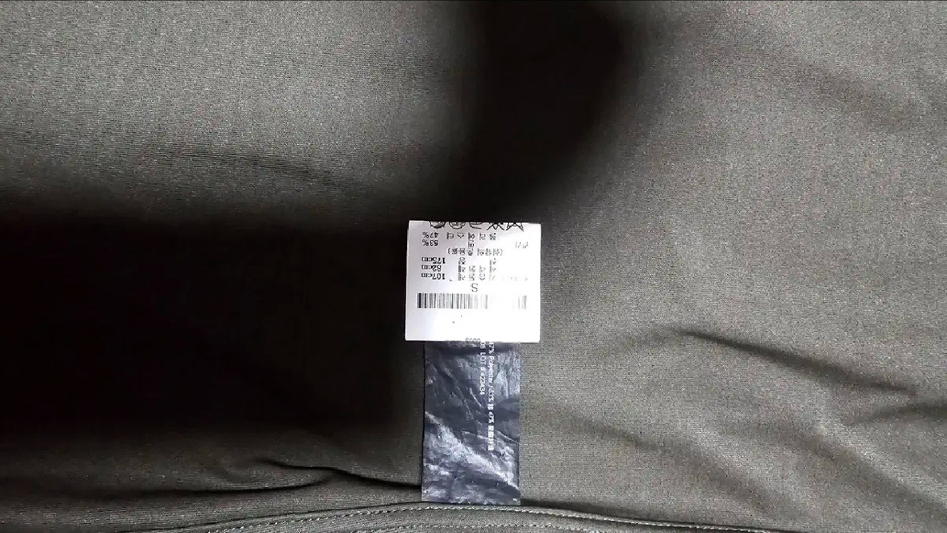 띠어리 스트럭쳐 니트셔츠 올리브색 36사이즈 팝니다.--2