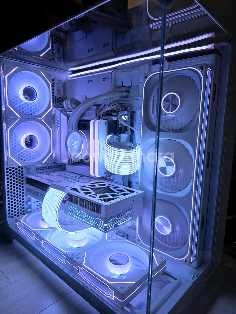 라이젠7 9800X3D RTX5080 리안리 비전Pc--0