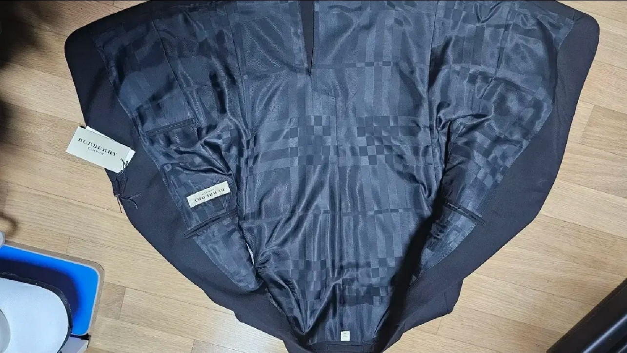 버버리 블랙정장 슬림핏 95정사이즈 새제품 팝니다.--7