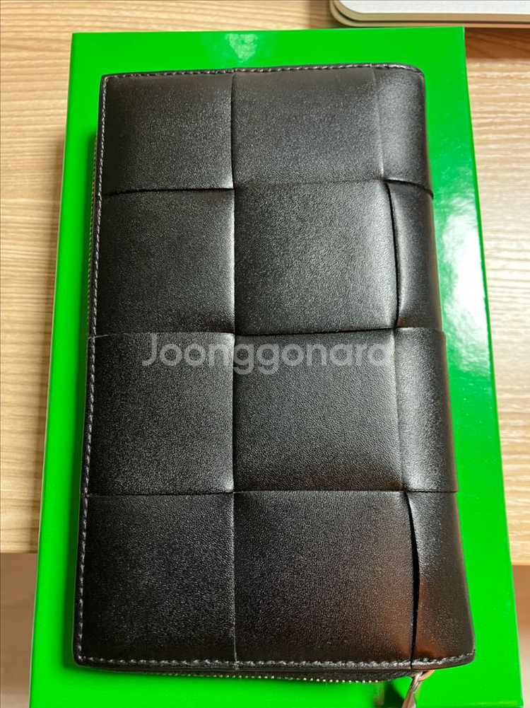 보테가베네타 맥시 인트레치아토 지퍼장지갑 판매합니다.--1