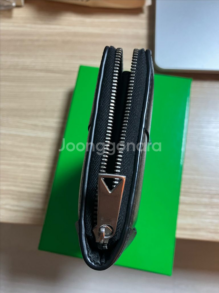 보테가베네타 맥시 인트레치아토 지퍼장지갑 판매합니다.--2