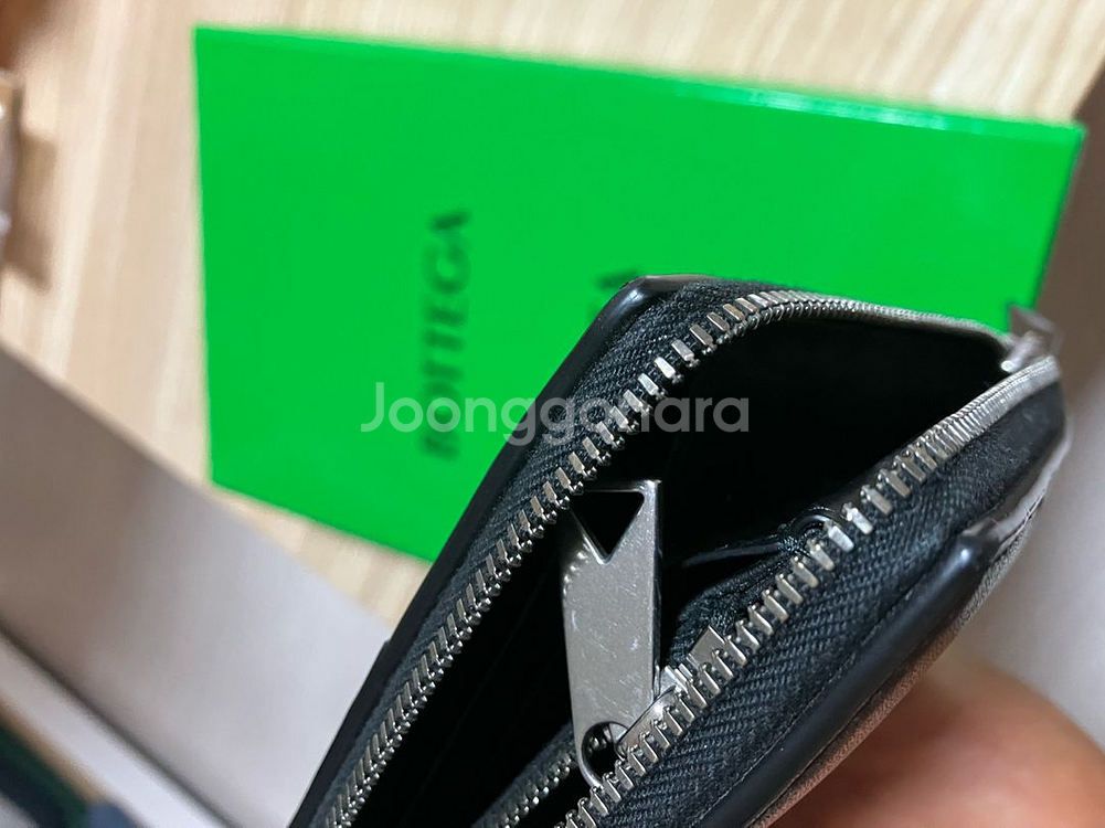 보테가베네타 맥시 인트레치아토 지퍼장지갑 판매합니다.--8