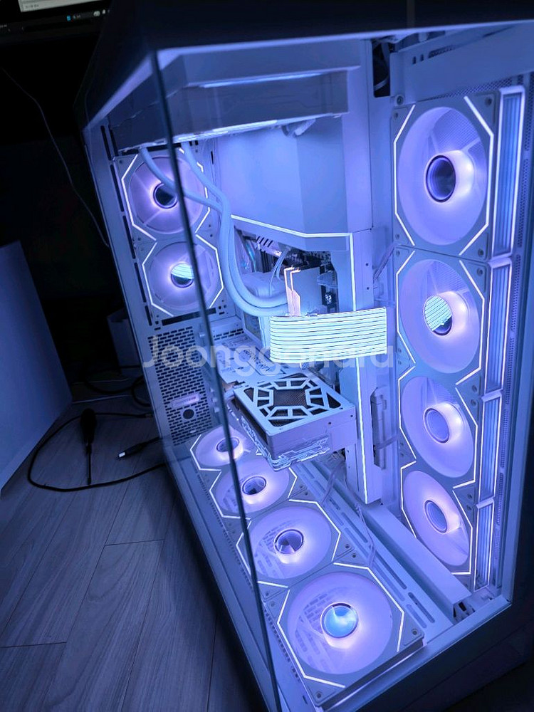 라이젠7 9800X3D RTX5080 화이트 빅타워PC--4
