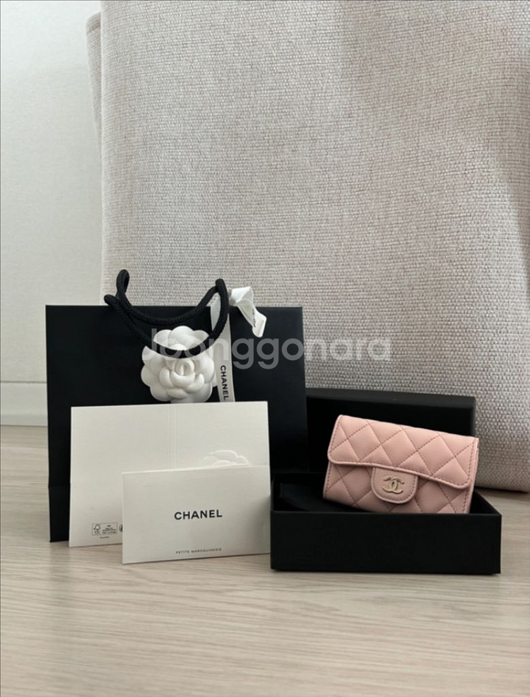 (새상품) 샤넬 클래식 똑딱이 클똑 라이트핑크 딸기우유--0