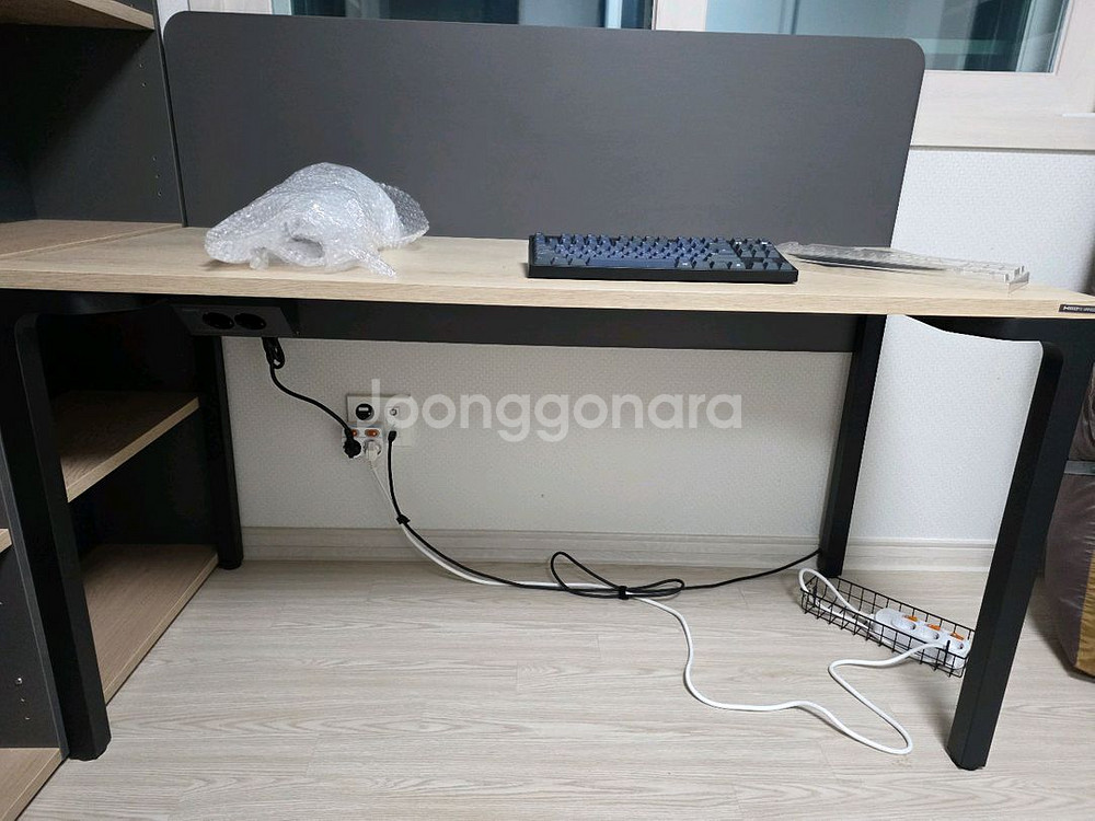 한샘) PLEX Z 오크책상 1400 블랙 파티션,멀탭--0