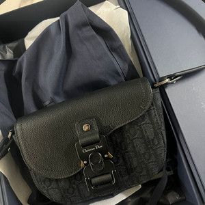 남성 디올 새들 미니 플랩 백 풀박