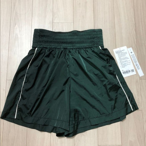 룰루레몬 Stretch Satin 나일론 쇼츠