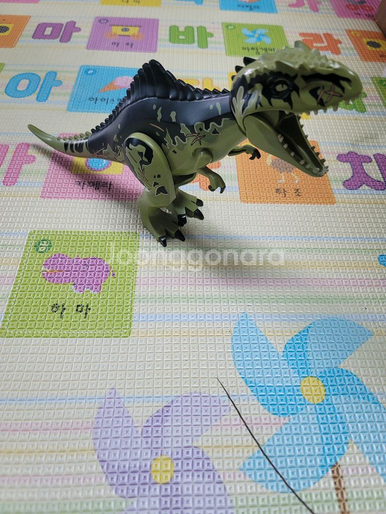 레고 쥬라기월드 기가노토사우루스 팝니다--1