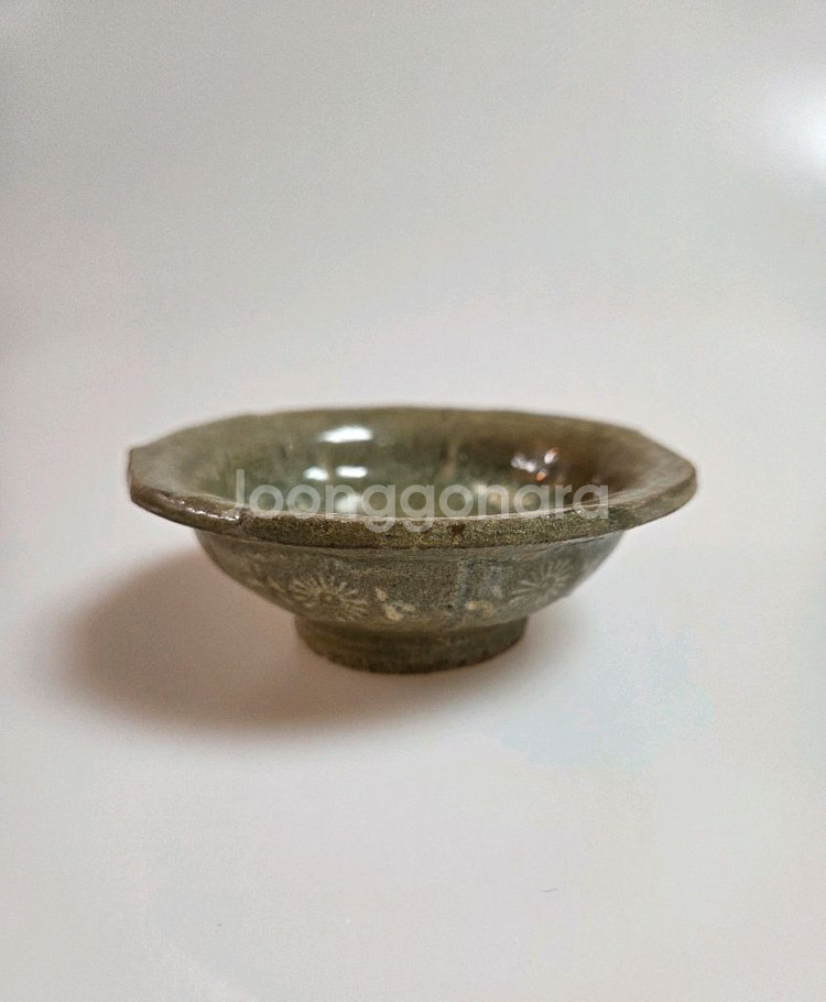 고미술품 고려시대 고려청자 백상감 국화문 화형접시--0