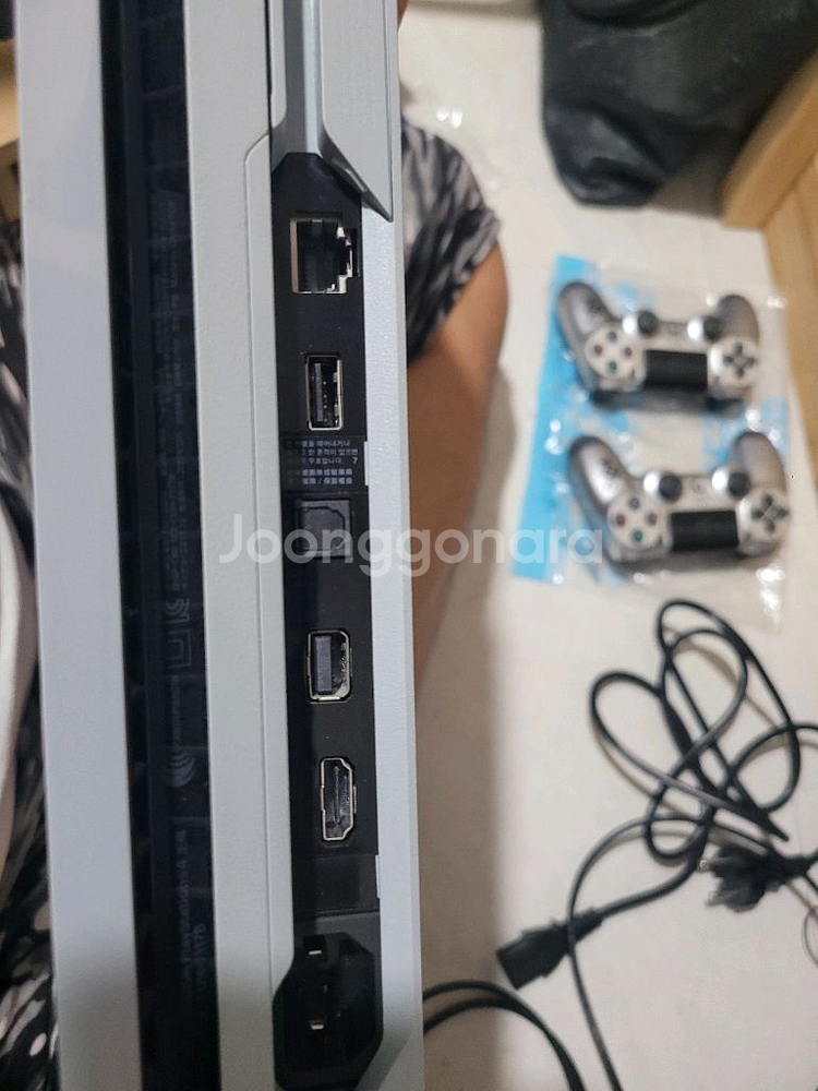 ps4 pro 갓오브워 에디션 팝니다.866--7