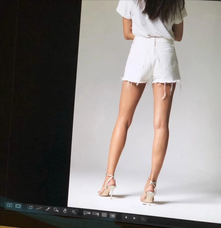 식스앤어하프 화이트 데님 숏츠 이미지