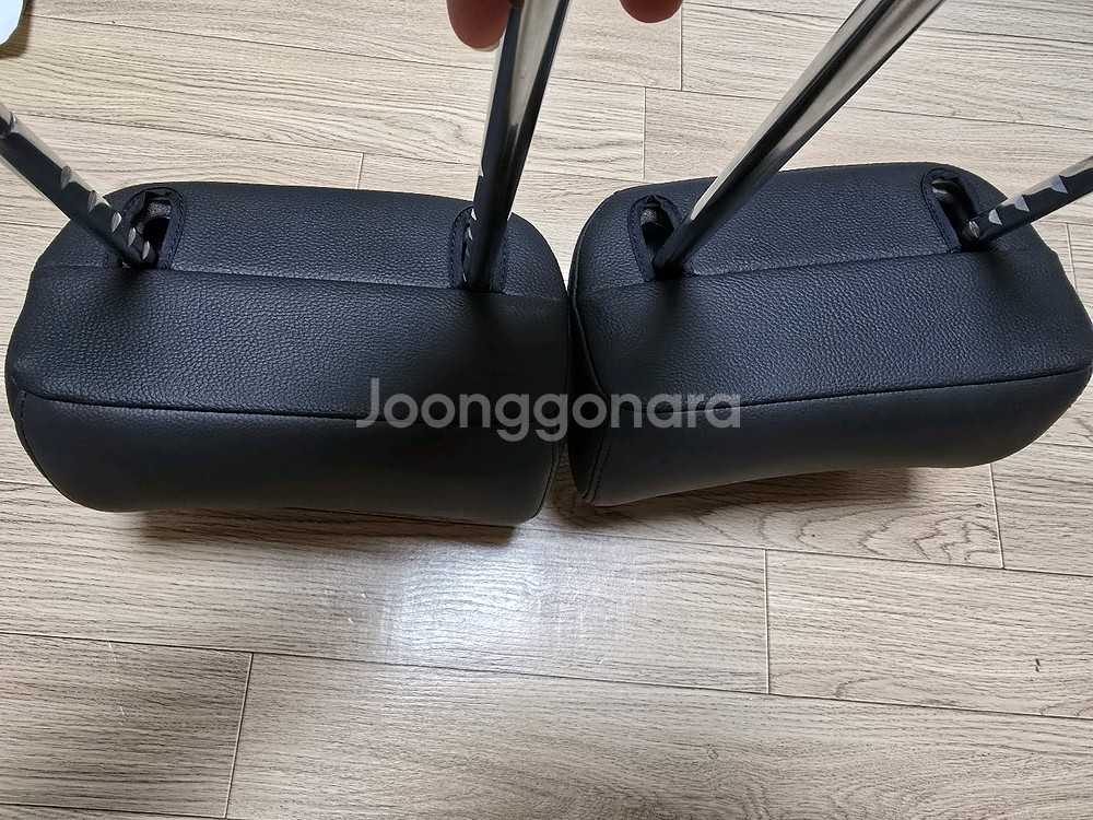 뉴라이즈 앞좌석 헤드레스트 2개--0
