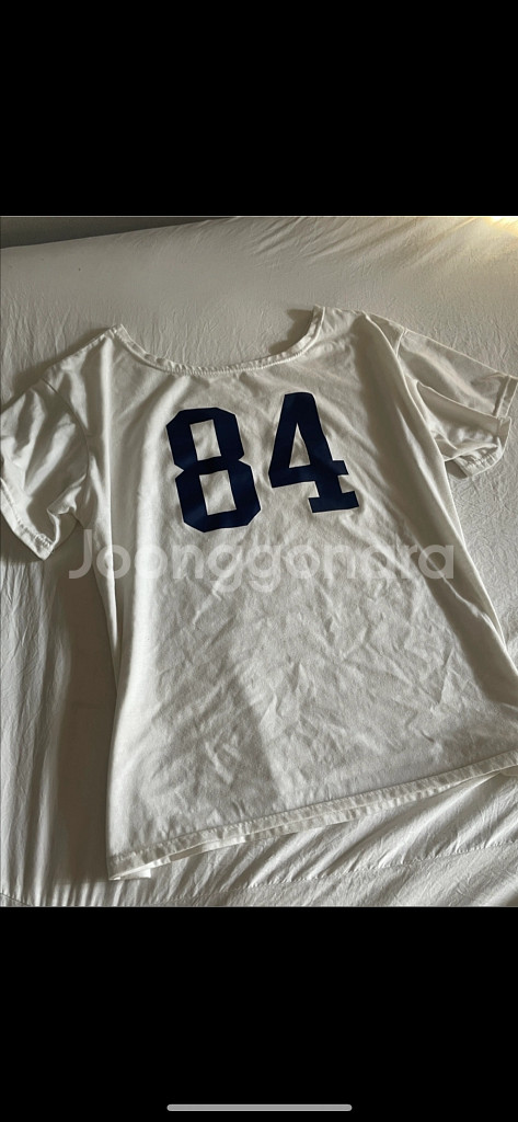 흰색 오프숄더 반팔티--0