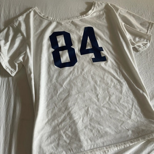 흰색 오프숄더 반팔티