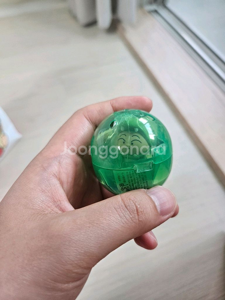 (미개봉)짱구 나란히걸어요 공룡 가챠 피규어 훈이--1