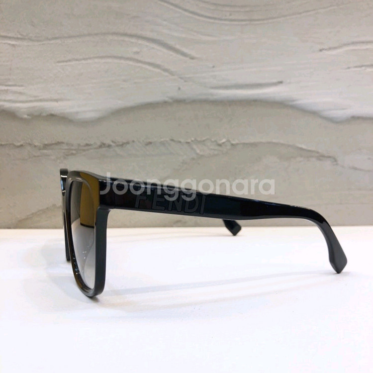 <정품>펜디 선글라스 FE40007F-01B 새거컨디션--2