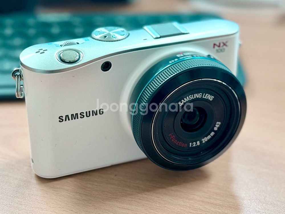 삼성 NX100 카메라 + 20mm 단렌즈--1
