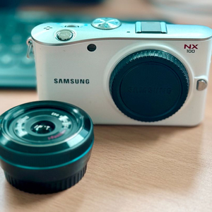 삼성 NX100 카메라 + 20mm 단렌즈