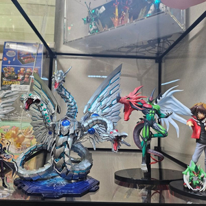 유희왕 피규어들 다양하게 저렴하게 팝니다 !