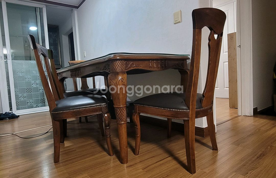 식탁(원목 통유리 가죽의자)--2