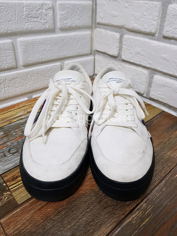 [41/260/정품] 오프화이트 애로우 캔버스 스니커즈--1