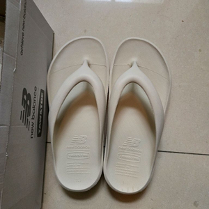 뉴발란스 x 토앤토 플립플랍 아이보리