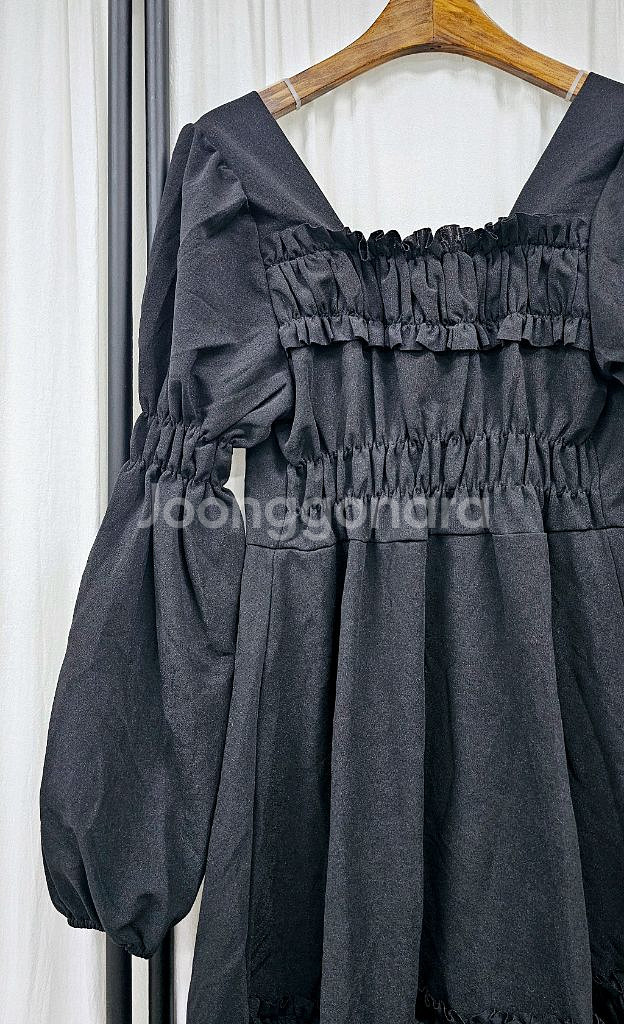 (새상품)프릴 벌룬소매 원피스 스퀘어넥 레이스배색 원피--2