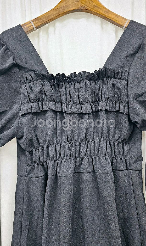 (새상품)프릴 벌룬소매 원피스 스퀘어넥 레이스배색 원피--4