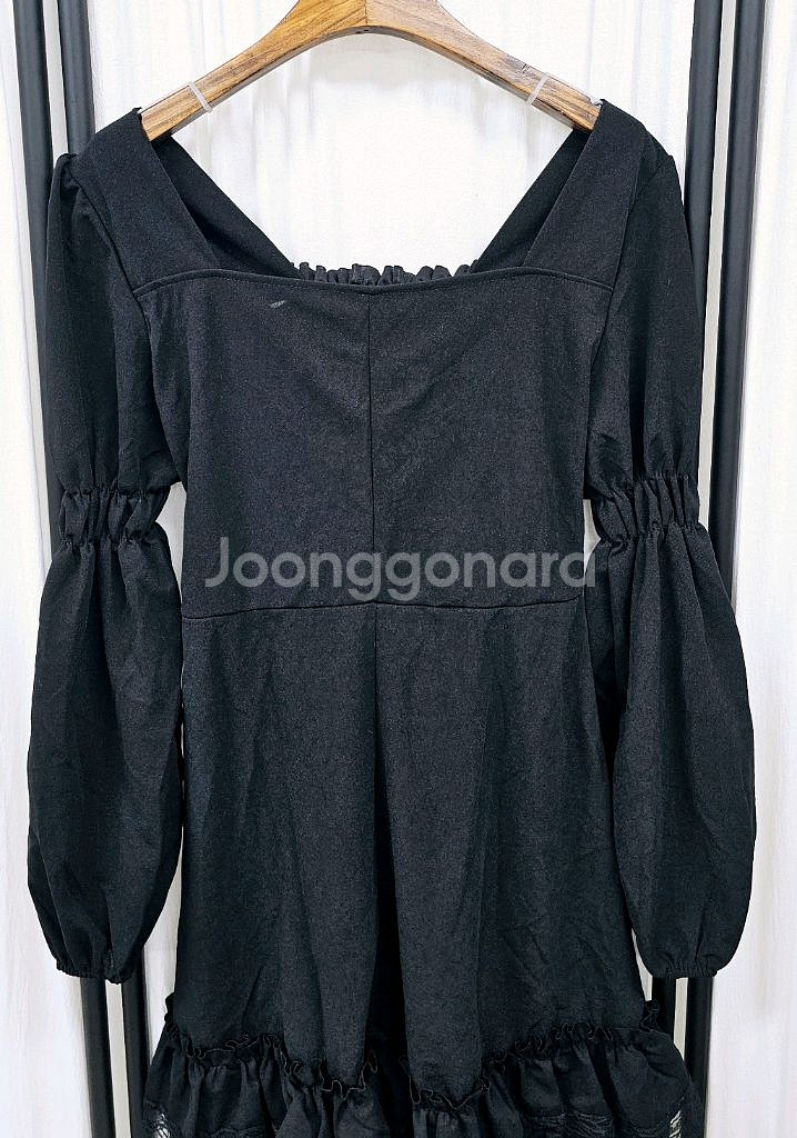 (새상품)프릴 벌룬소매 원피스 스퀘어넥 레이스배색 원피--5