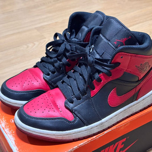 나이키 조던1 미드 브레드 260