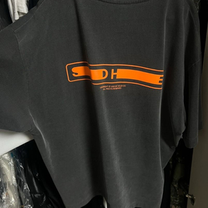 솔리드옴므 백로고 피그먼트 오버핏티셔츠