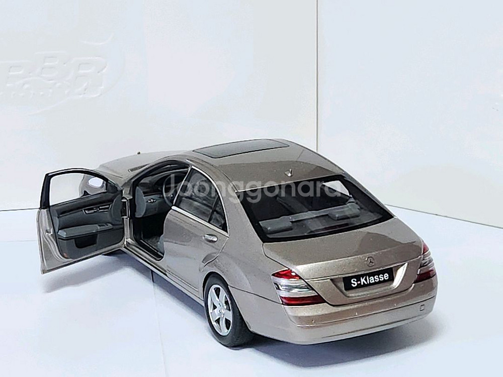 w221 sclass 오토아트 1:18 골드--2