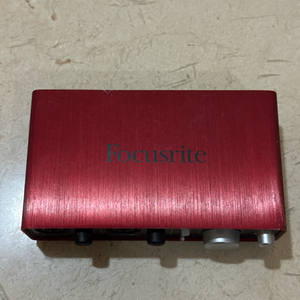 Focusrite Scarlett 2i2 오디오 인터페