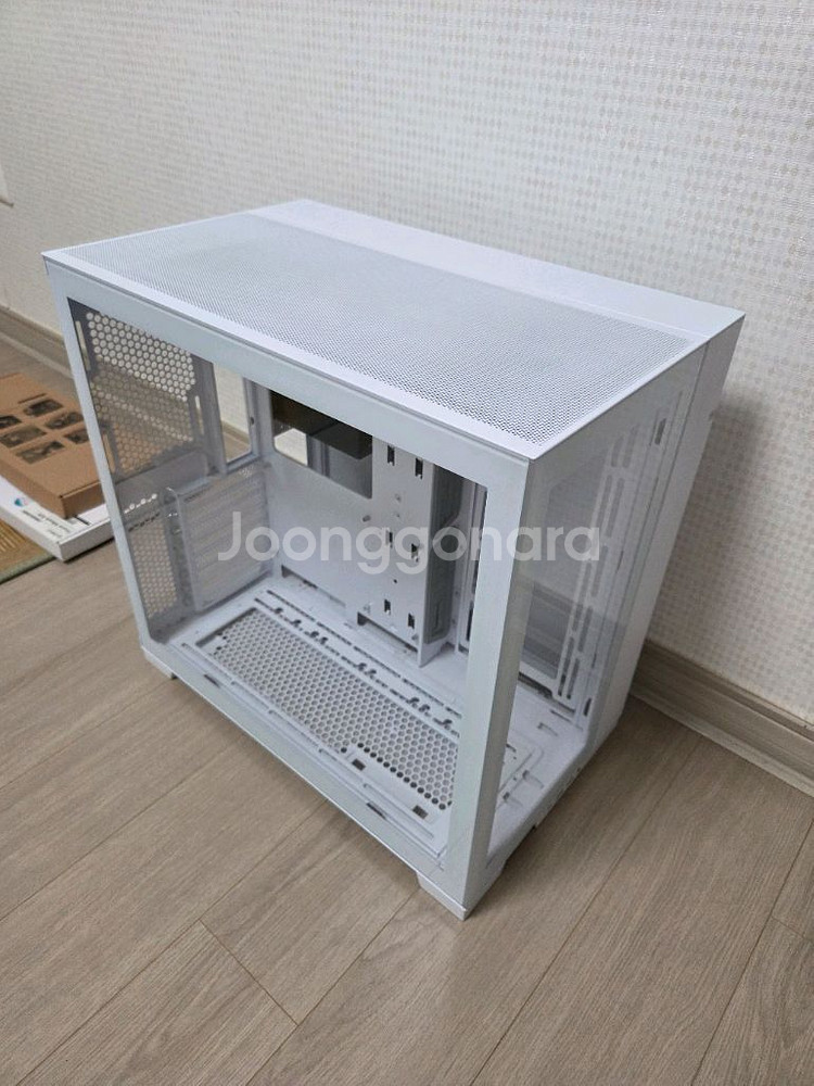 리안리 O11D EVO 화이트 케이스 팝니다--0