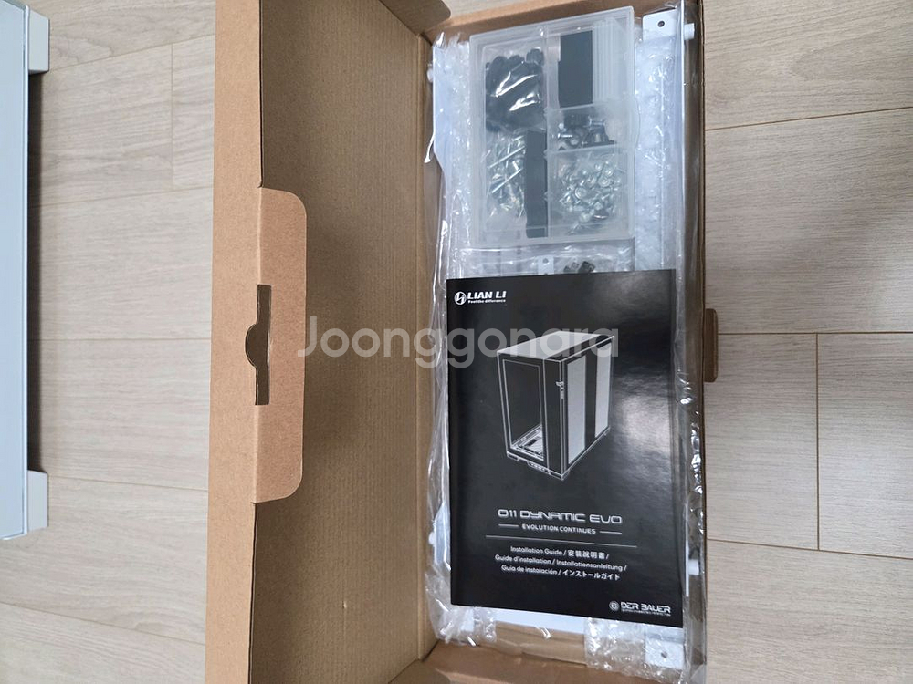 리안리 O11D EVO 화이트 케이스 팝니다--4