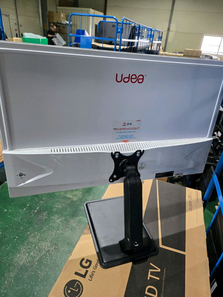 유디아 32인치 게이밍모니터 144hz 게임용 가성비 이미지