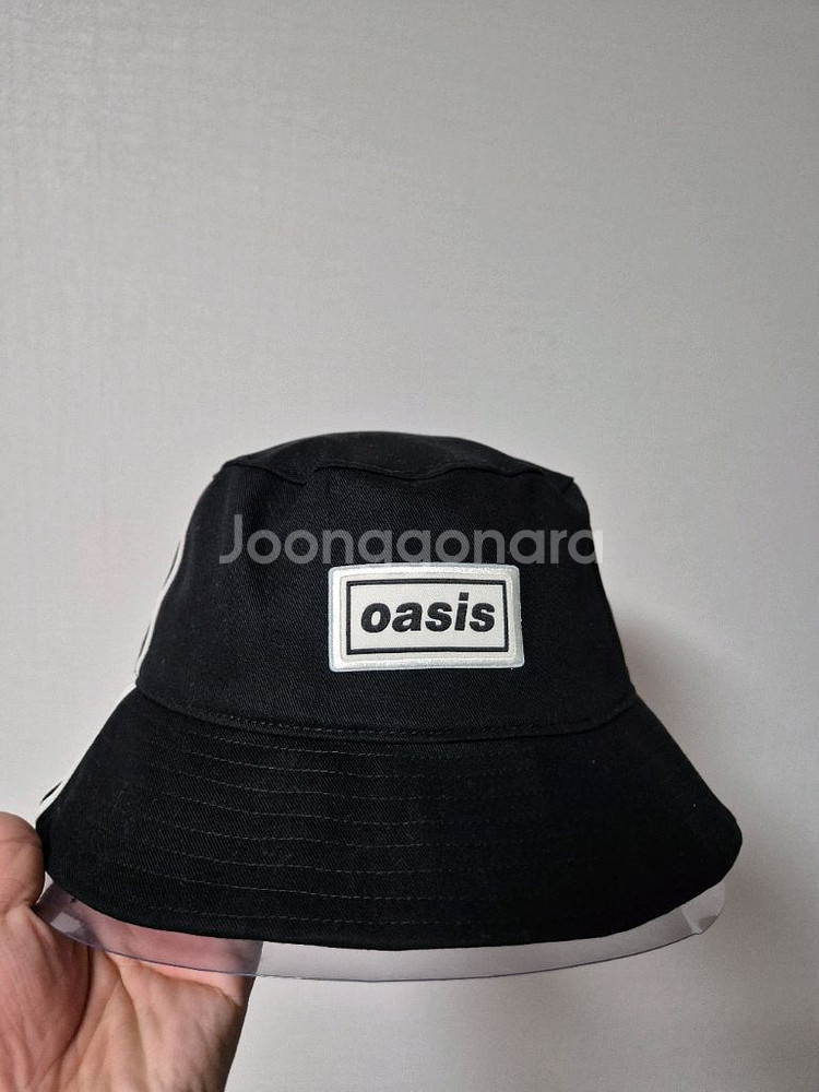 오아시스 아디다스 버킷모자 팝니다.--0