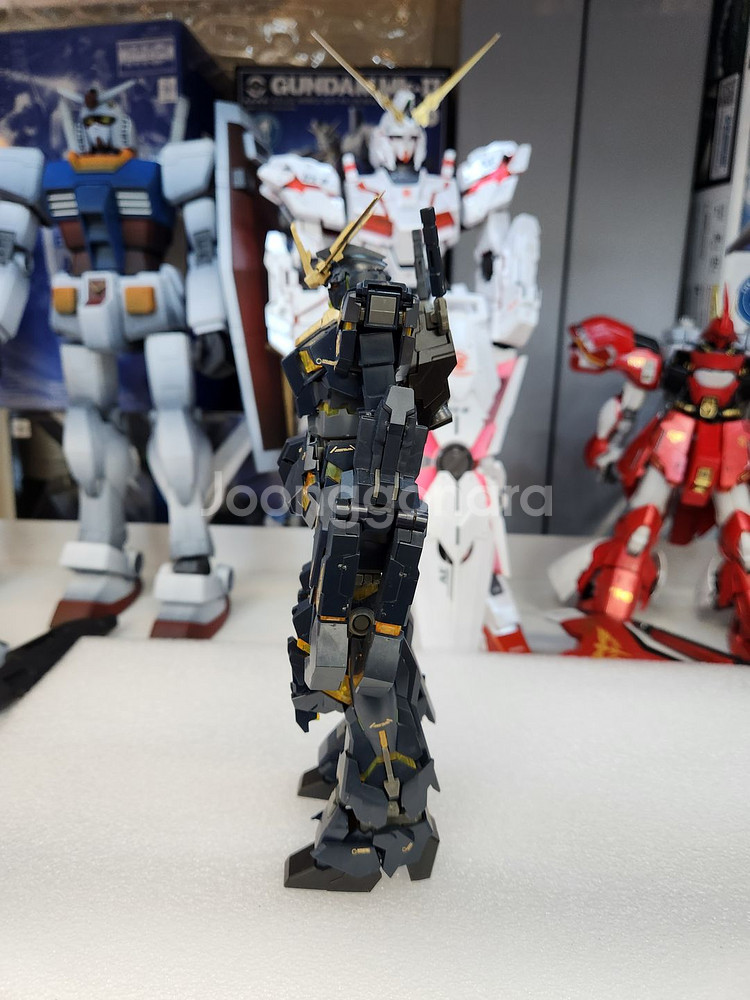 MG 밴시 건담--1