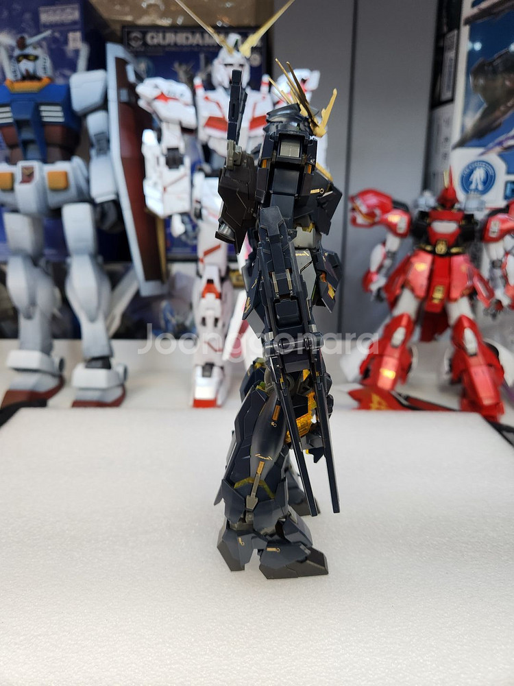 MG 밴시 건담--3
