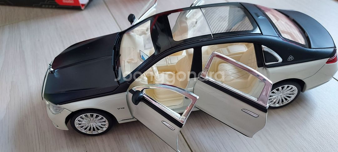 새것)1:24 합금속 모형 자동차 새로운 모델--1