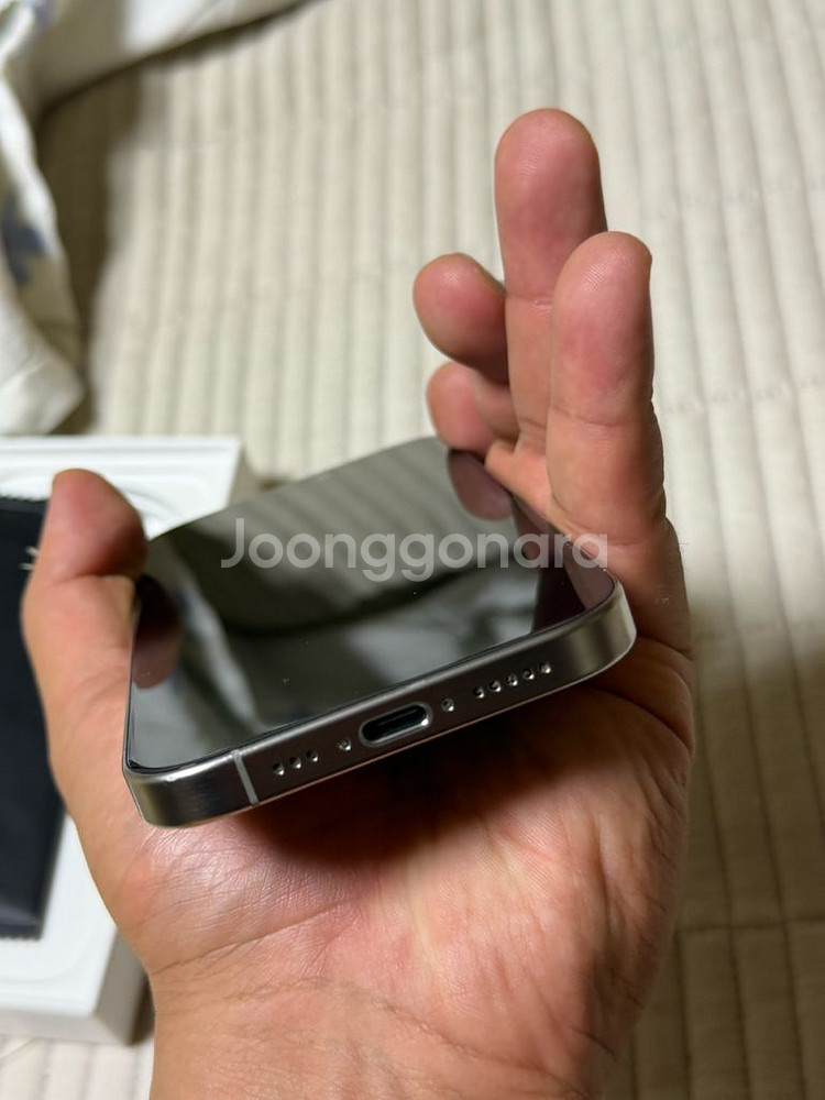 아이폰 15프로 내츄럴티타늄 128gb 판매합니다--4