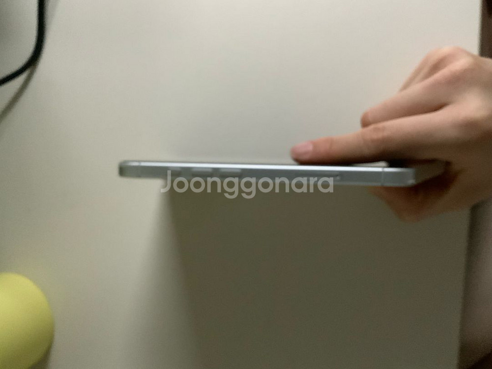 아이폰 16 화이트 256G 팝니다--5