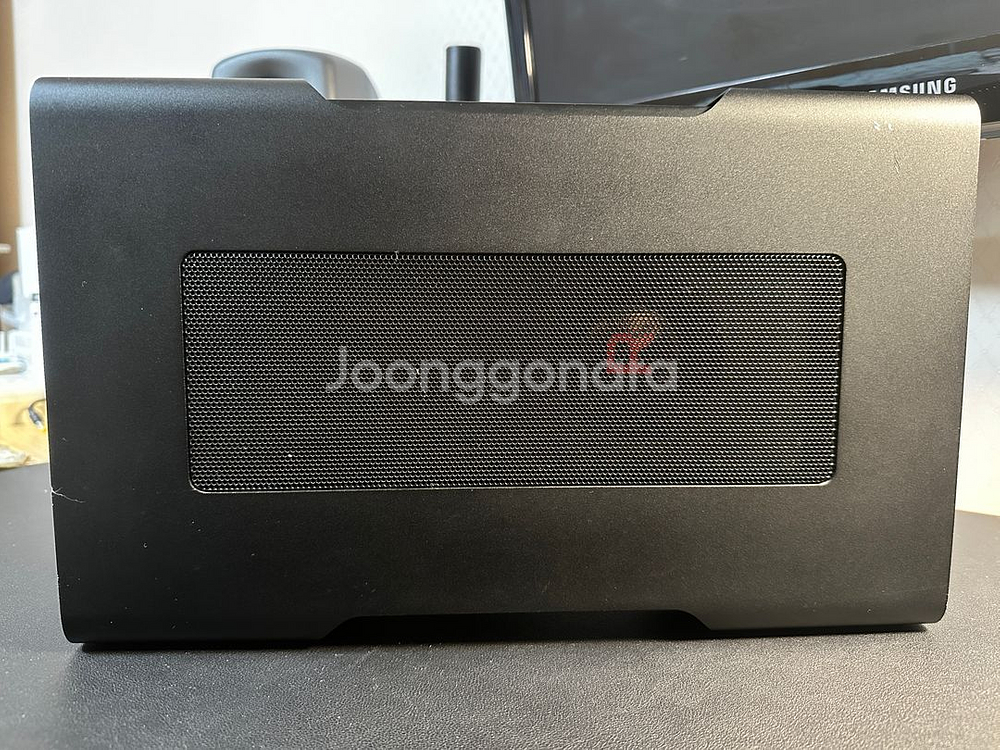 선더볼트 eGPU 박스+ Radeon RX Vega64--0