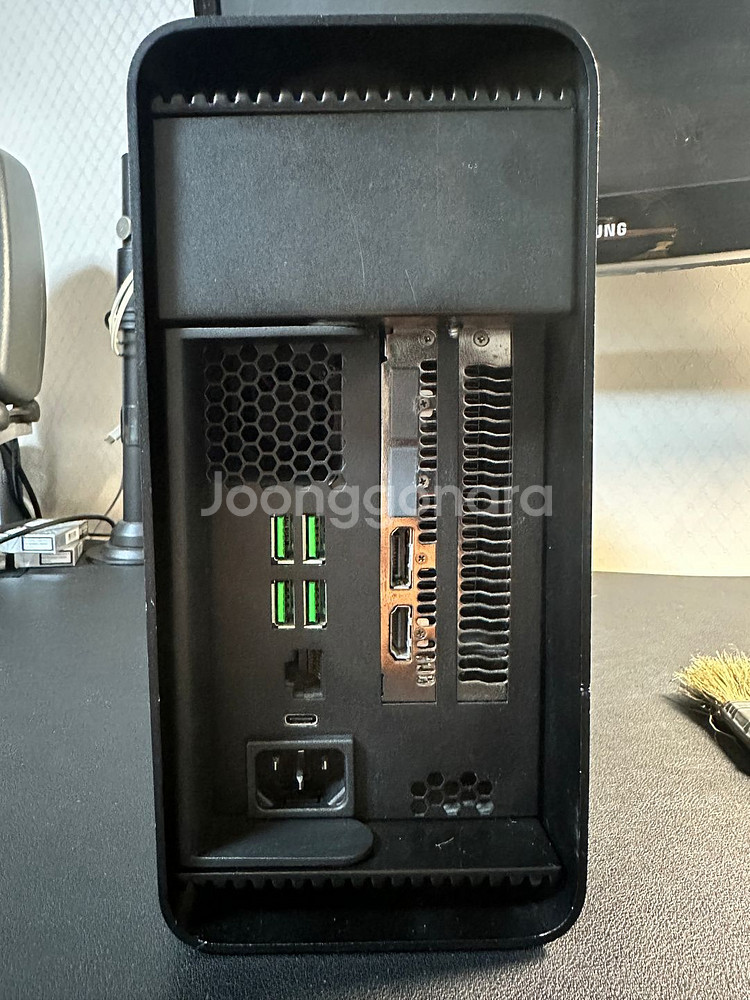 선더볼트 eGPU 박스+ Radeon RX Vega64--2