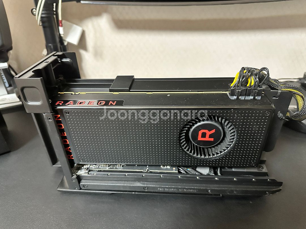 선더볼트 eGPU 박스+ Radeon RX Vega64--4