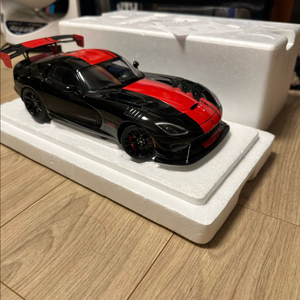 1:18다이캐스트 오토아트 바이퍼 팝니다.