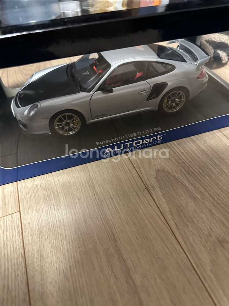 1:18다이캐스트 오토아트 포르쉐997gt2rs 팝니다--2