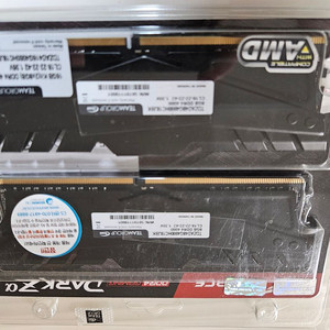 팀그룹 다크포스 4000클럭 최상급램 판매합니다.