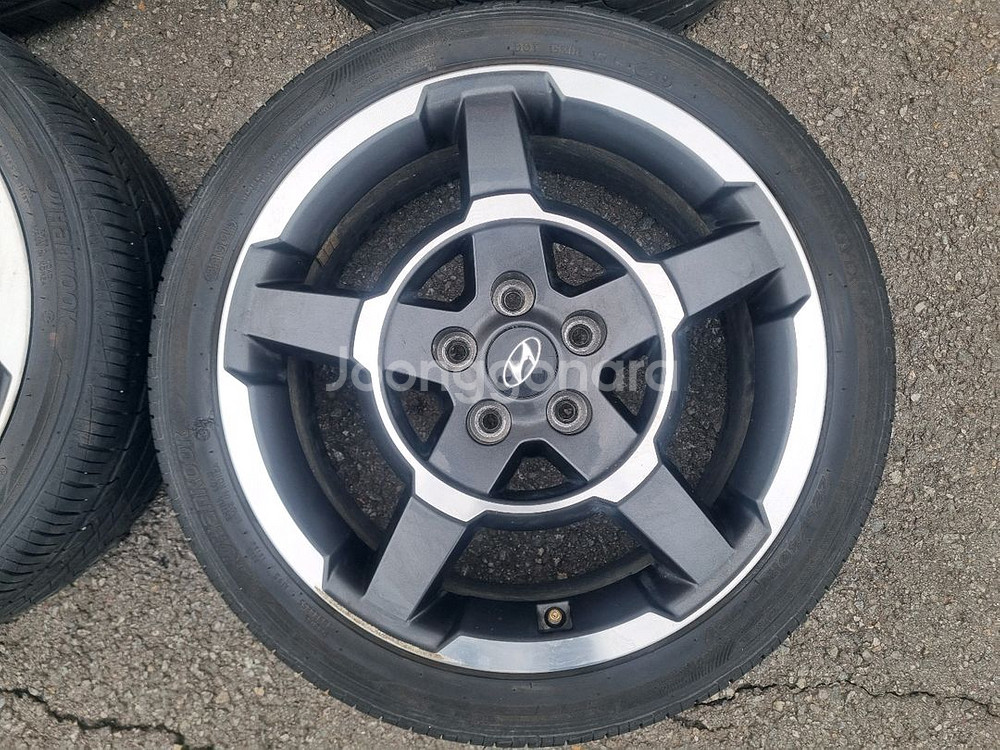 아반떼 18인치 2254018 중고 휠타이어 팝니다--1